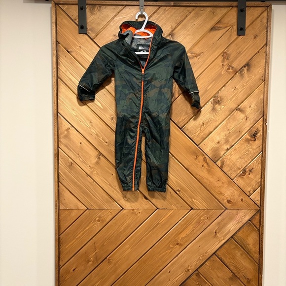 Puddle Kids Camouflage Printed Waterproof Rain Suit
Mountain Warehouse Size 2-3 - Picture 2 of 7